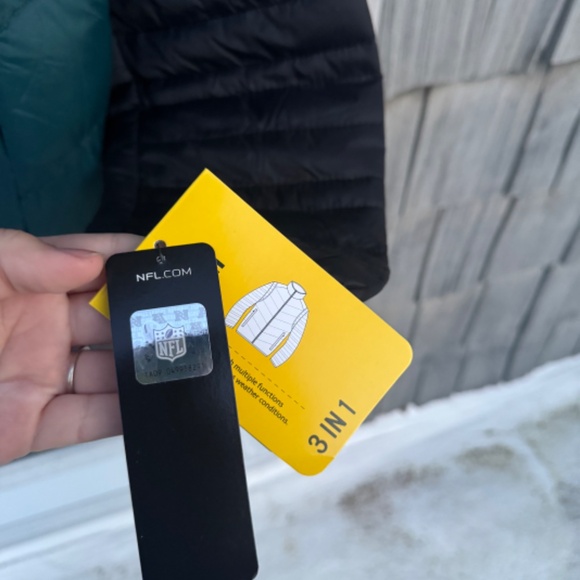 NFL - Philedelphia Eagles 3-in-1 Puffer Jacket/Vest Combo - Picture 7 of 8